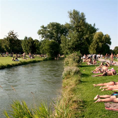 nackt an der isar|FKK in München